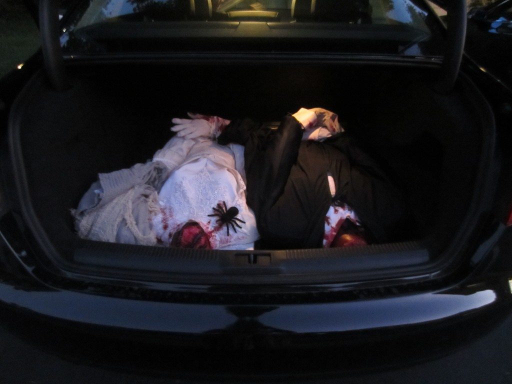 Headless-man-and-woman