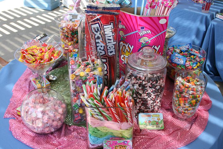 And a candy table that doubled as a favor table she made treat bags handy 