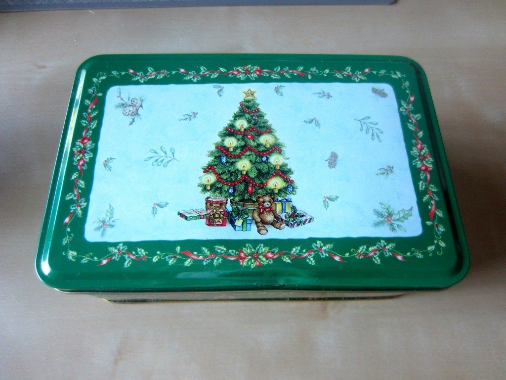 Recycled Christmas Cookie Tin (1)