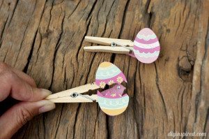 http://www.diyinspired.com/wp-content/uploads/2015/02/Easter-Egg-Clothespin-Craft-300x199.jpg