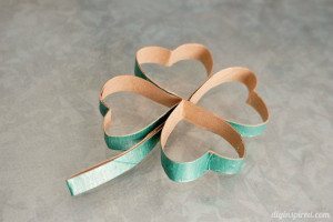 http://www.diyinspired.com/wp-content/uploads/2015/02/Toilet-Paper-Roll-Four-Leaf-Clover-300x200.jpg