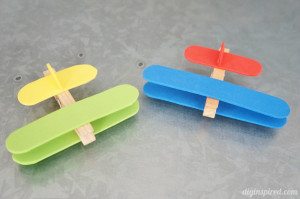 http://www.diyinspired.com/wp-content/uploads/2015/03/Airplane-Clothespin-Craft-3-300x199.jpg