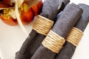 http://www.diyinspired.com/wp-content/uploads/2015/10/Repurposed-Paper-Towel-Roll-Napkin-Rings-Recycled-Craft-300x199.jpg