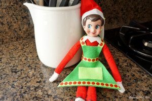 http://www.diyinspired.com/wp-content/uploads/2015/11/Elf-on-the-Shelf-Cooking-Apron-300x199.jpg
