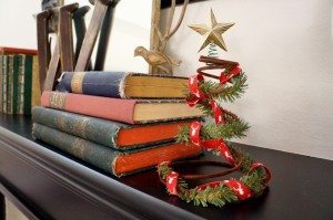http://www.diyinspired.com/wp-content/uploads/2015/11/Upcycled-Bed-Spring-Christmas-Tree-300x199.jpg