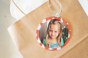 http://www.diyinspired.com/wp-content/uploads/2015/12/Photo-Christmas-Gift-Tags-6-300x199.jpg