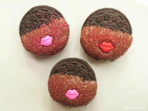 http://www.diyinspired.com/wp-content/uploads/2016/01/Quick-and-Easy-Valentine-Treats-with-OREOS-300x225.jpg