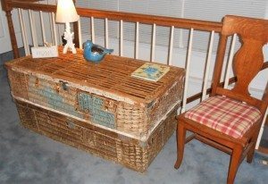 http://www.diyinspired.com/wp-content/uploads/2016/03/Refurbished-Barn-Find-to-Side-Table-Trash-to-Treasure-300x206.jpg