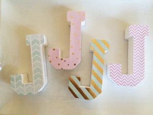 http://www.diyinspired.com/wp-content/uploads/2016/04/Pastel-and-Gold-Monogrammed-Centerpieces-for-a-Party-300x225.jpg