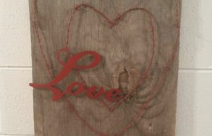 http://www.diyinspired.com/wp-content/uploads/2016/05/Upcycled-Barbed-Wire-Heart-300x192.jpg