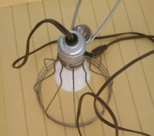 http://www.diyinspired.com/wp-content/uploads/2016/07/Repurposed-Wire-Lamp-300x266.jpg