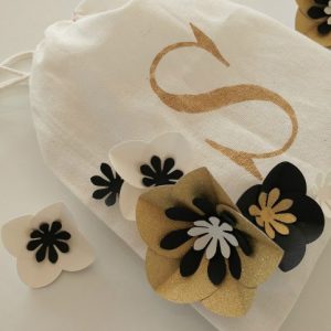 creative-gift-wrapping-idea-with-paper-flowers