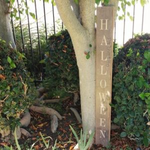 diy-repurposed-halloween-sign
